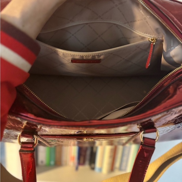 Gorgeous Red Metallic weekend (oversized) Structured Bag - Picture 6 of 7